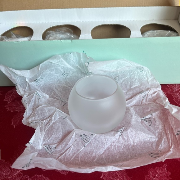 4 PartyLite Frosted Century Globe - Picture 2 of 3